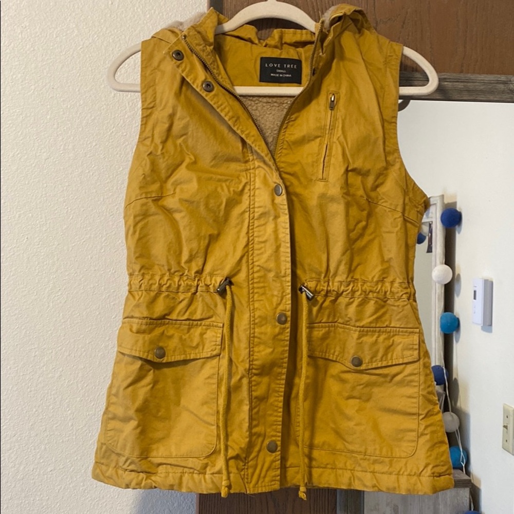 Yellow vest
